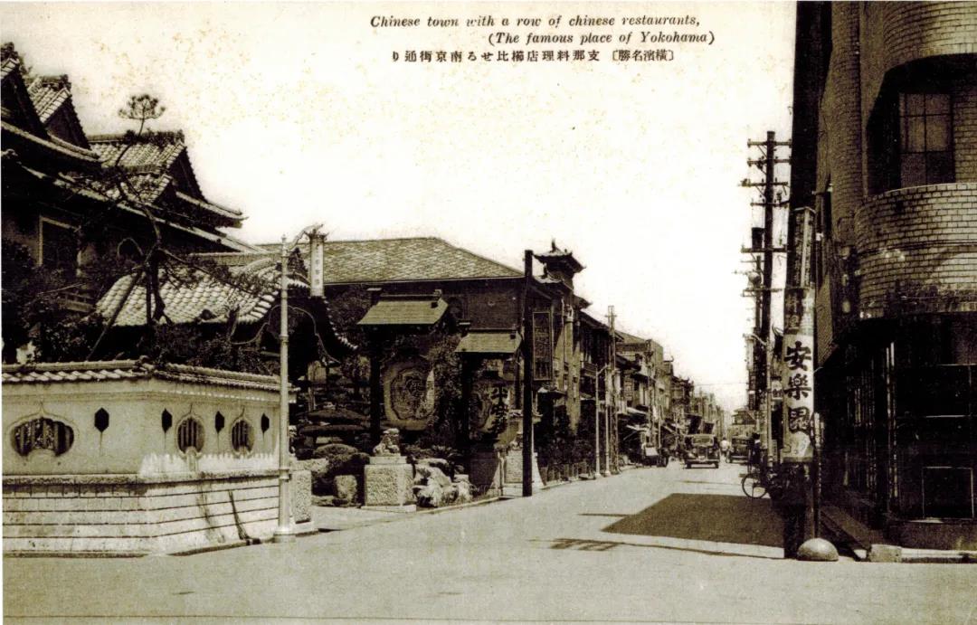 1935年明信片中的平安楼（左）与万新楼（右）.jpg